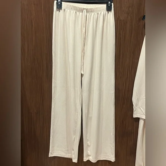 Three Piece Lounge Set - Picture 5 of 8